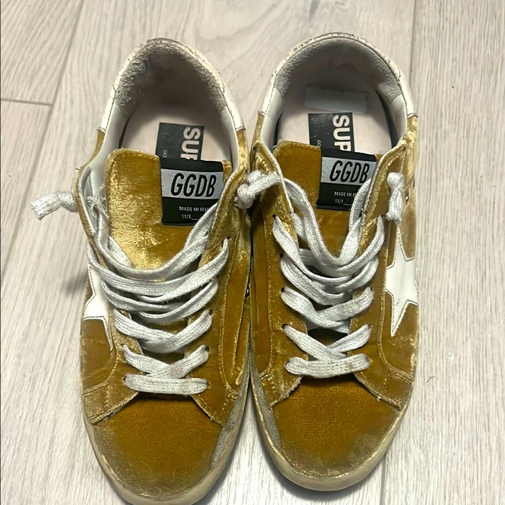 Golden Goose superstar Gold Sneakers